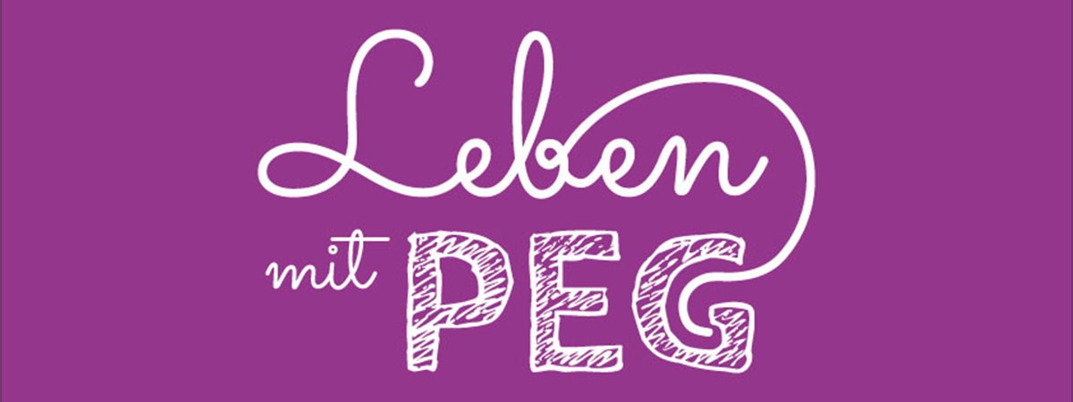Weißer Schriftzug „Leben mit PEG“ auf einem violetten Hintergrund.