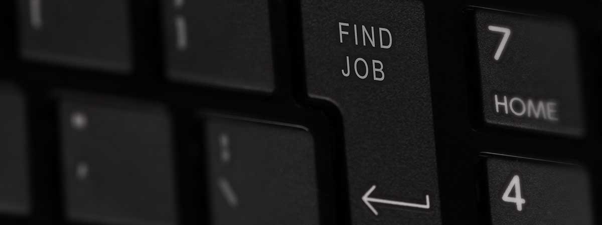 Schwarze Tastatur mit einer Enter-Taste, auf der steht: FIND JOB.