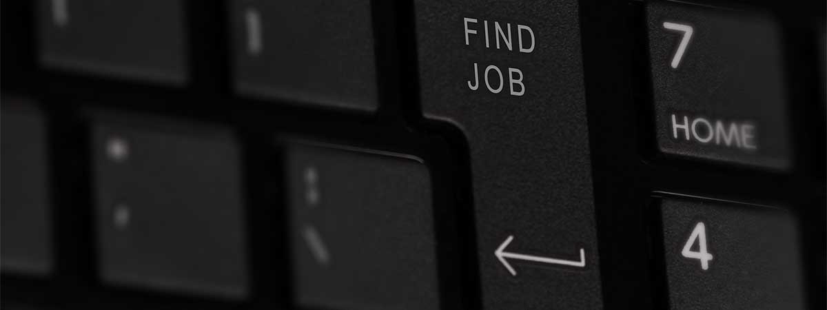 Schwarze Tastatur mit einer Enter-Taste, auf der steht: FIND JOB. 