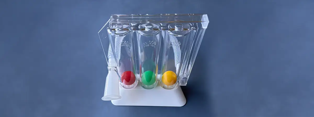 Ein Foto eines Atemtrainingsgeräts mit drei Kugeln.